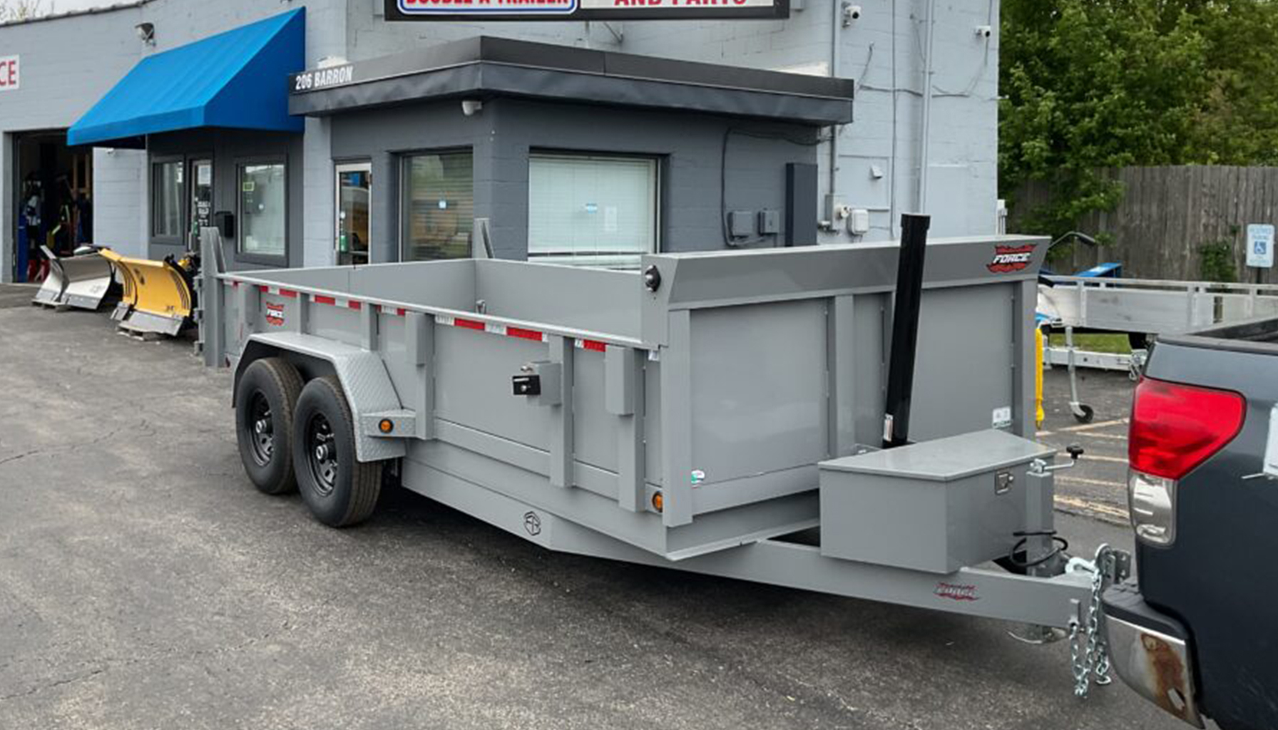 buying a dump trailer